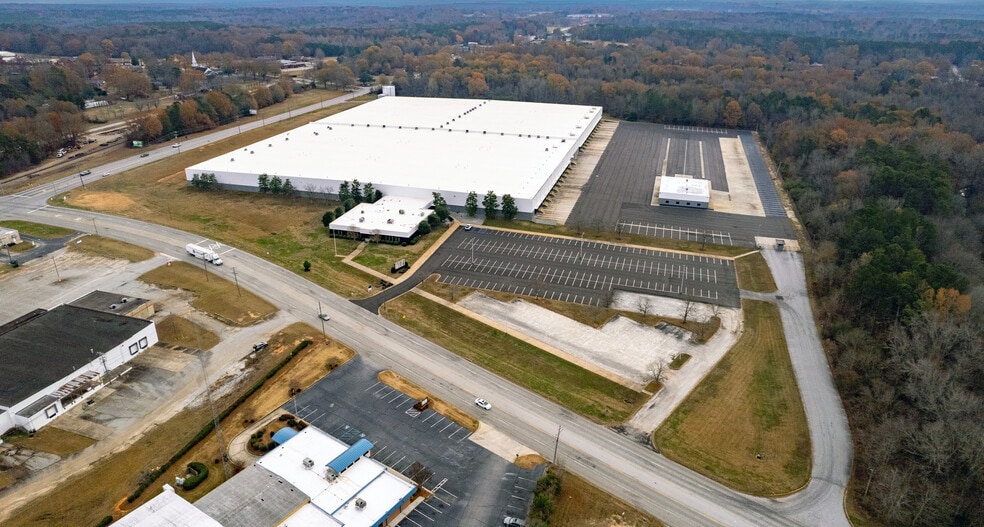 1702 Springdale Dr, Clinton, SC for sale - Building Photo - Image 1 of 1