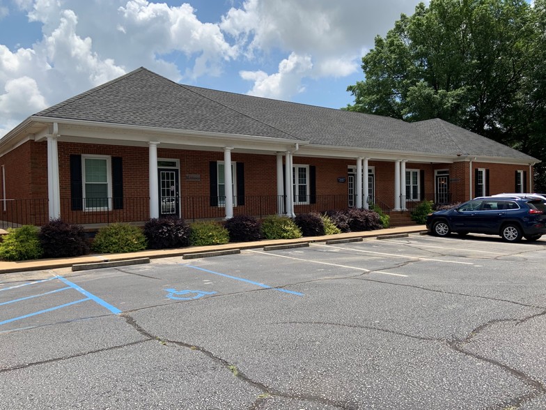 879 NE Main St, Simpsonville, SC for sale - Building Photo - Image 1 of 1