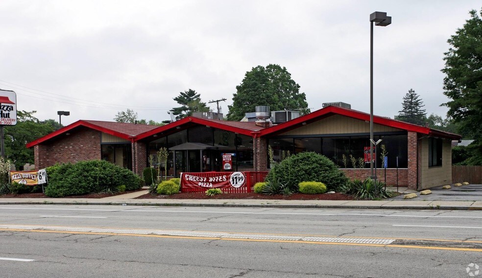 1112 Reservoir Ave, Cranston, RI for sale - Primary Photo - Image 1 of 1