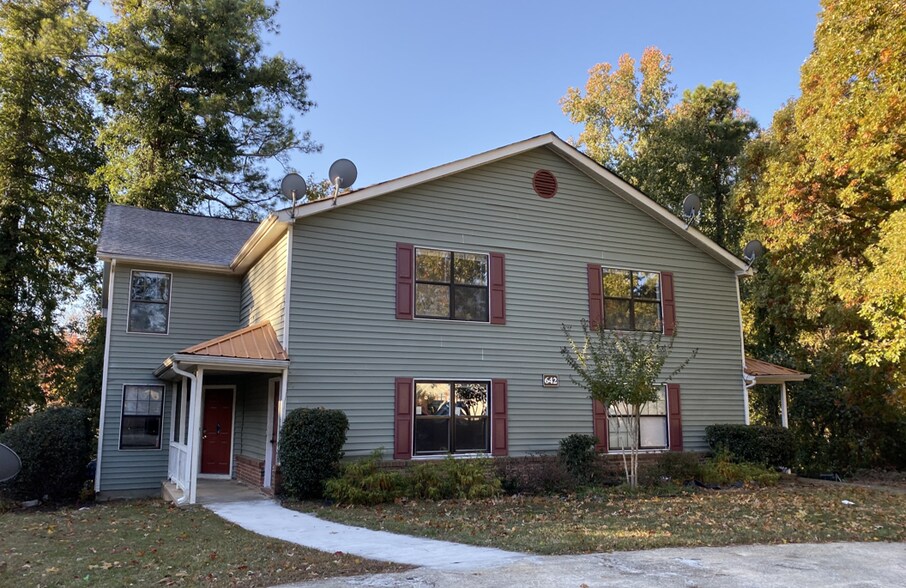 563 Briar Hill Ct, Riverdale, GA 30274