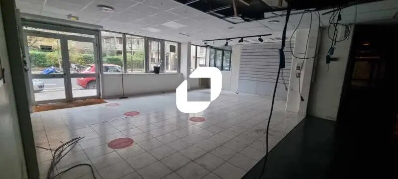 Retail in Boulogne-Billancourt for lease - Interior Photo - Image 2 of 6