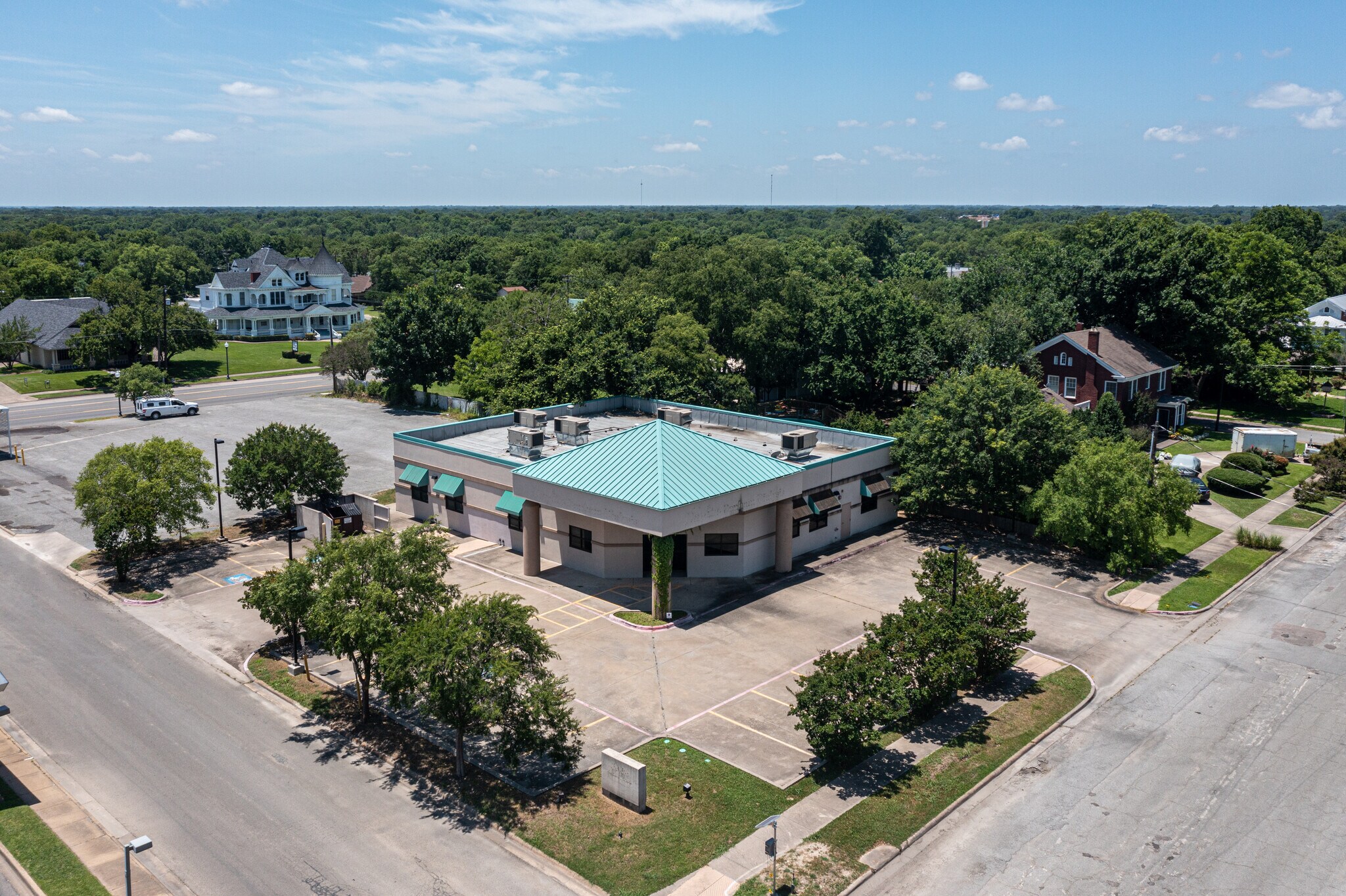 201 W 5th St, Bonham, TX 75418 Office for Sale