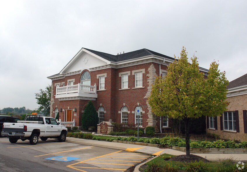 745 Ela Rd, Lake Zurich, IL 60047