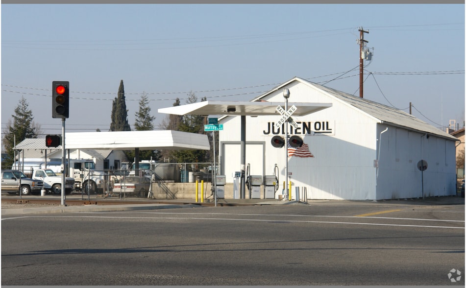 1319 W Goshen Ave, Visalia, CA for sale - Building Photo - Image 2 of 3