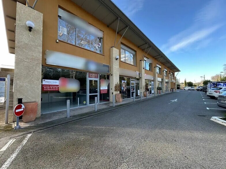Retail in Uzès for lease - Building Photo - Image 1 of 8