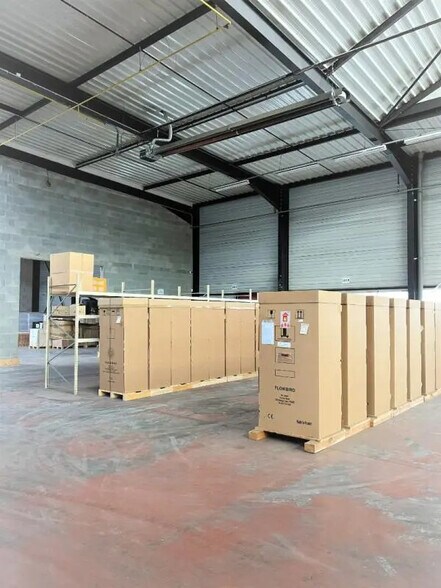 Industrial in Besançon for lease - Interior Photo - Image 2 of 3