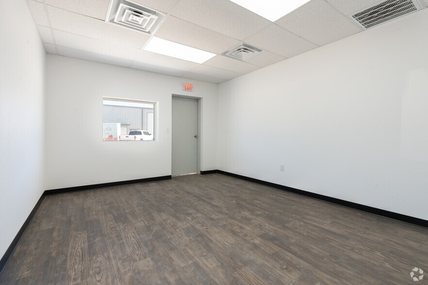 17540 Matany Rd, Justin, TX for lease - Interior Photo - Image 3 of 18