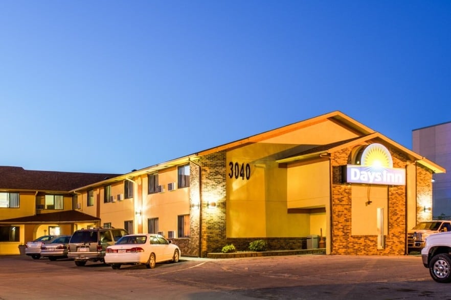 3040 5th Ave S, Fort Dodge, IA for sale - Building Photo - Image 3 of 84