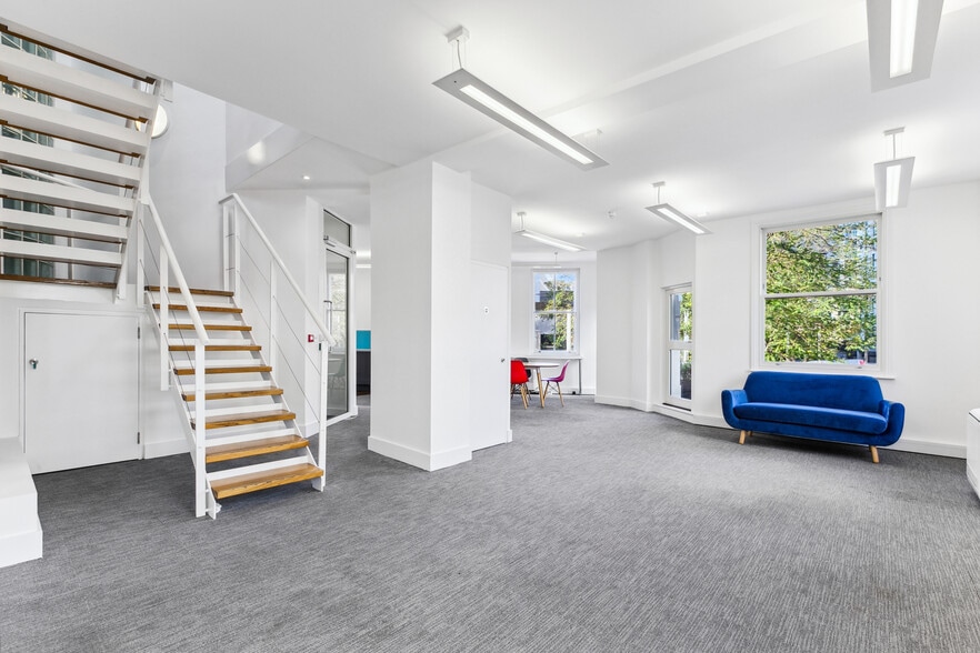 7-8 Lyric Sq, London for lease - Building Photo - Image 2 of 13