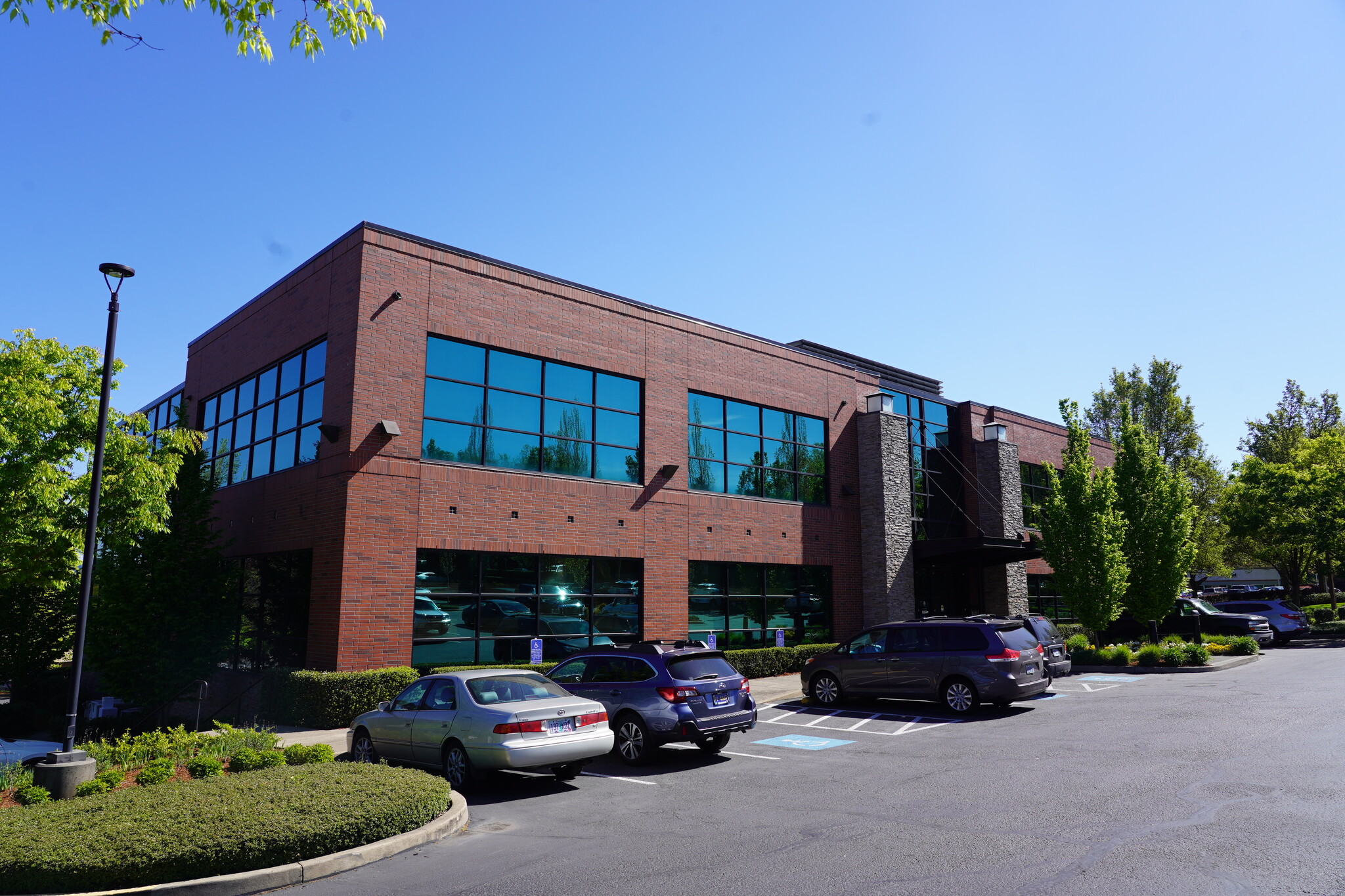 8050 SW Warm Springs St, Tualatin, OR for lease Building Photo- Image 1 of 9