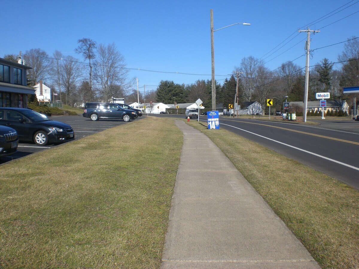 45 Chamberlain Hwy, Berlin, CT 06037 1060 Chamberlain Highway