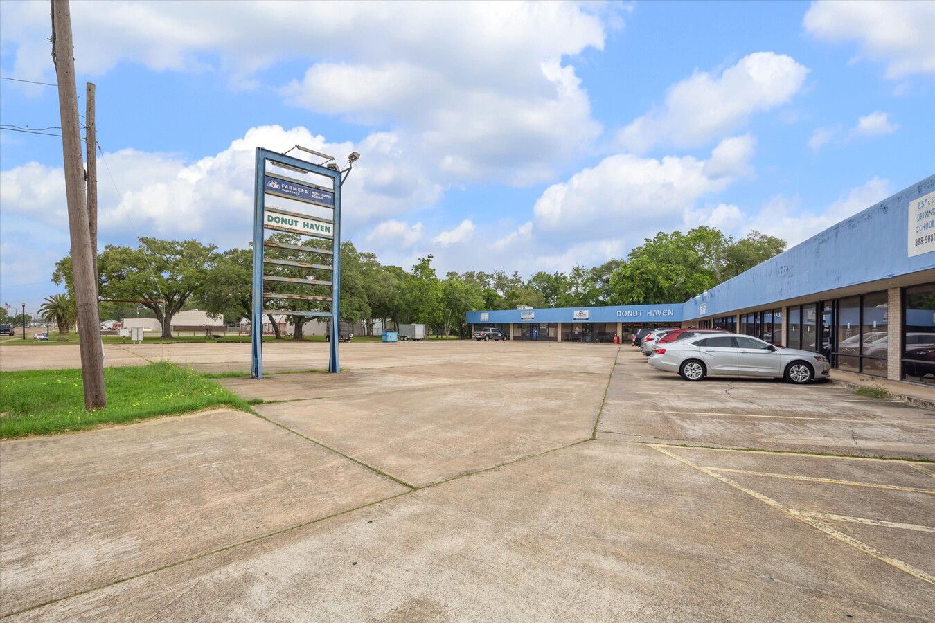 716 W Plantation Dr, Clute, TX 77531 - Retail for Sale | LoopNet