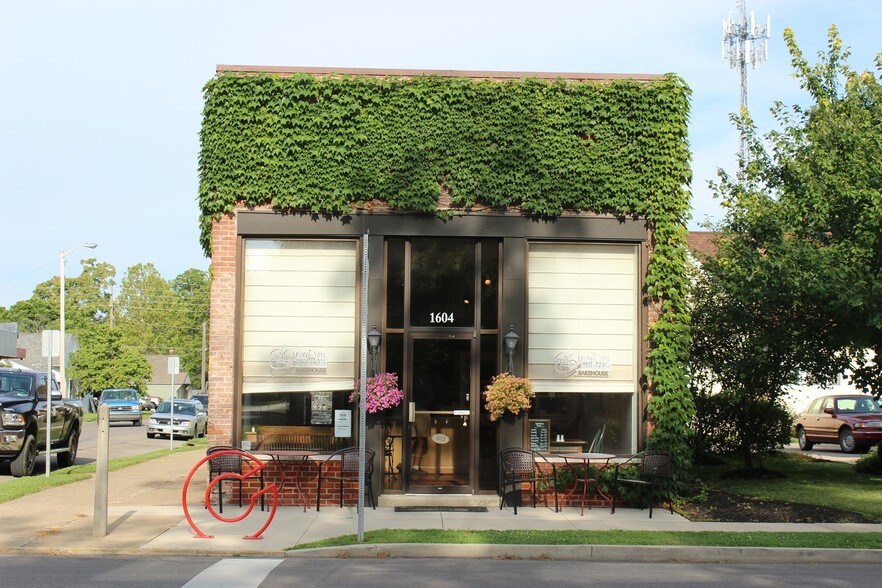 1604 Home Ave, Columbus, IN for sale - Primary Photo - Image 1 of 1