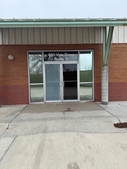 601 Van Dorn St, Lincoln, NE for lease - Building Photo - Image 1 of 9