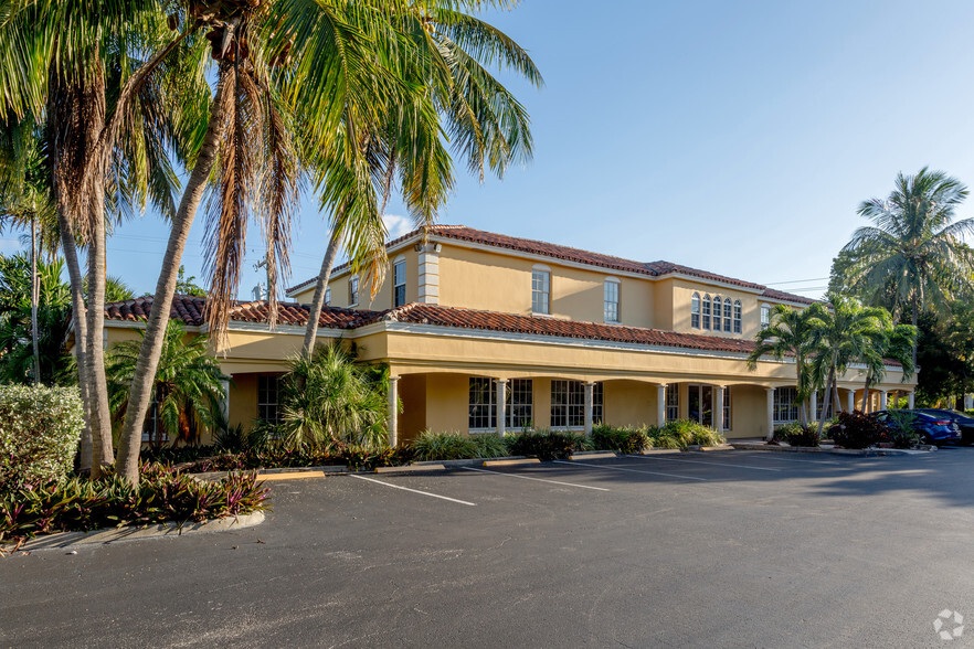 301 W Camino Gardens Blvd, Boca Raton, FL for sale - Building Photo - Image 1 of 1