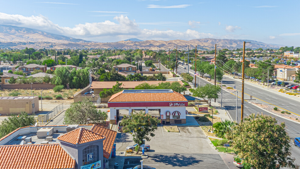 1040 W Rancho Vista Blvd, Palmdale, CA for sale - Building Photo - Image 2 of 15