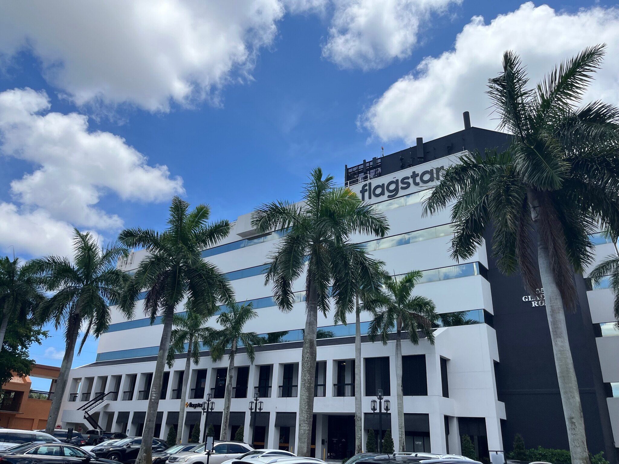 5550 glades Rd, Boca Raton, FL for lease Primary Photo- Image 1 of 9