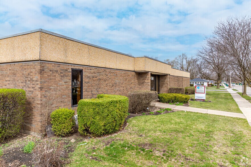 2201 Glenwood Ave, Joliet, IL for lease - Primary Photo - Image 1 of 16