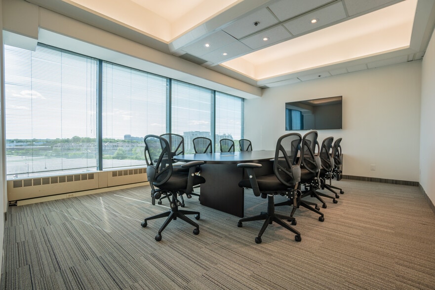 1 Concorde Gate, Toronto, ON for lease - Interior Photo - Image 3 of 6