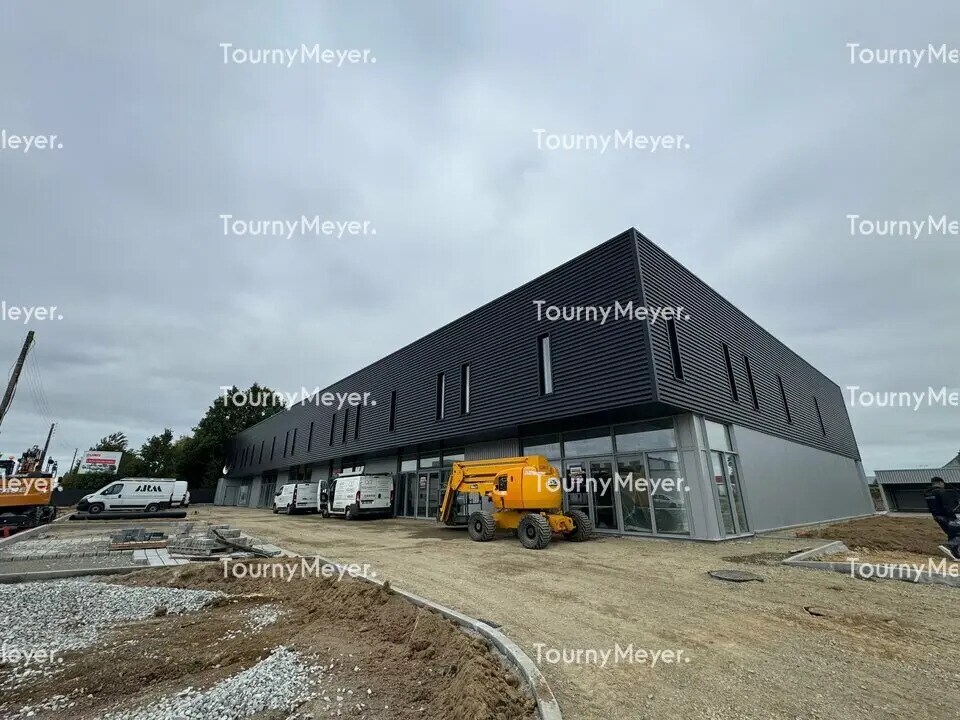 Flex in La Mézière for lease Building Photo- Image 1 of 5