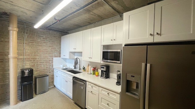 3057 N Rockwell St, Chicago, IL for lease - Interior Photo - Image 2 of 19