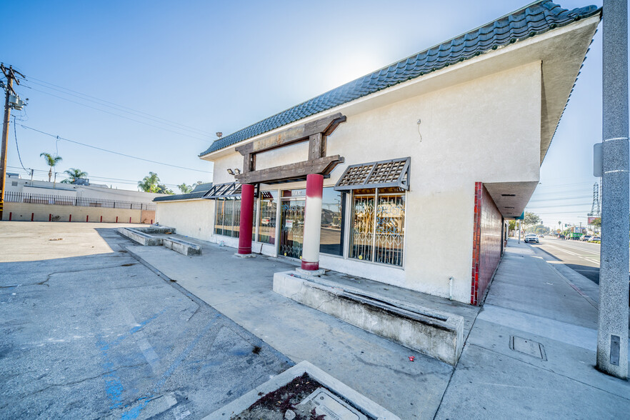 17800-17812 Bellflower Blvd, Bellflower, CA for lease - Building Photo - Image 2 of 24