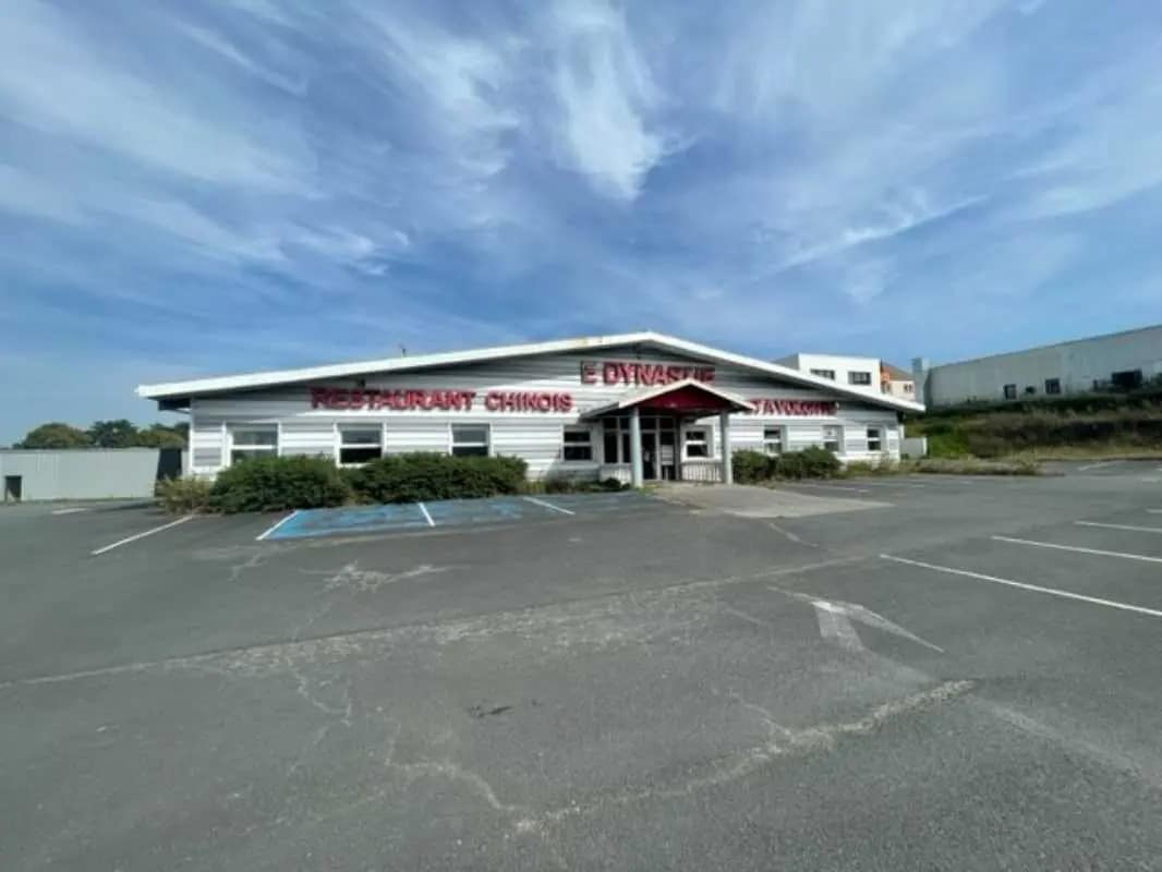 Retail in Barentin for lease Building Photo- Image 1 of 5