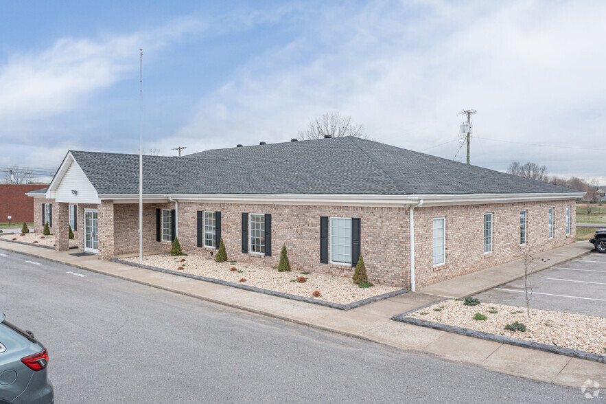 2543 Madison St, Clarksville, TN for lease - Building Photo - Image 2 of 5