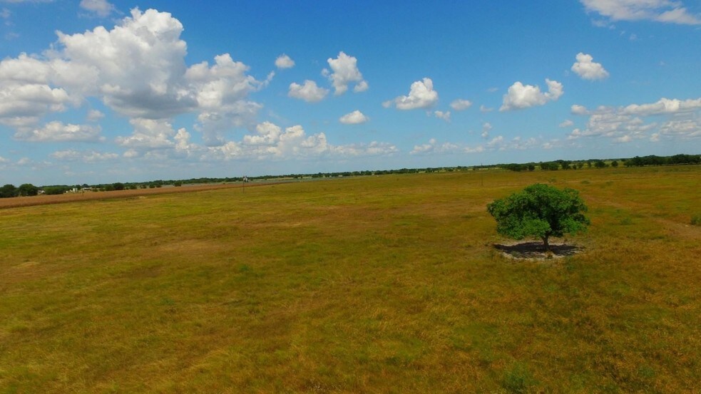 Highway 71, El Campo, TX for sale - Building Photo - Image 1 of 1