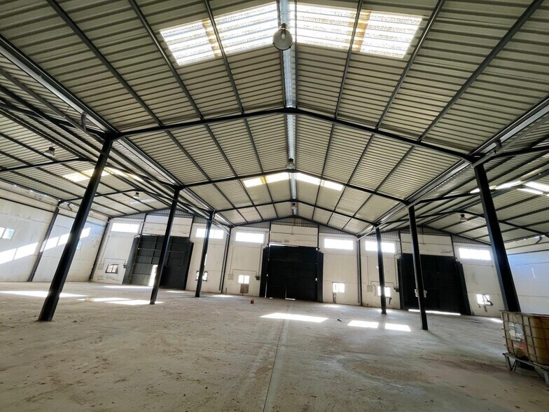 Industrial in Cáceres for lease - Building Photo - Image 1 of 5
