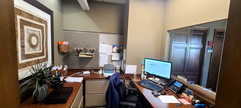 320 N 5th St, Saint Charles, MO for lease - Interior Photo - Image 2 of 12