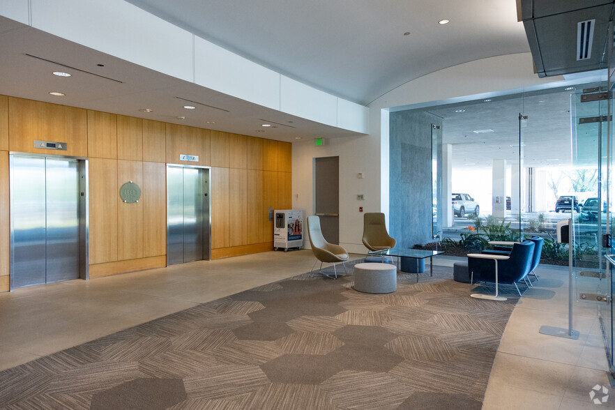 4040 Civic Center Dr, San Rafael, CA for lease - Lobby - Image 3 of 7