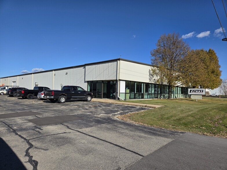 2146-2140 W Pershing St, Appleton, WI for sale - Primary Photo - Image 1 of 1