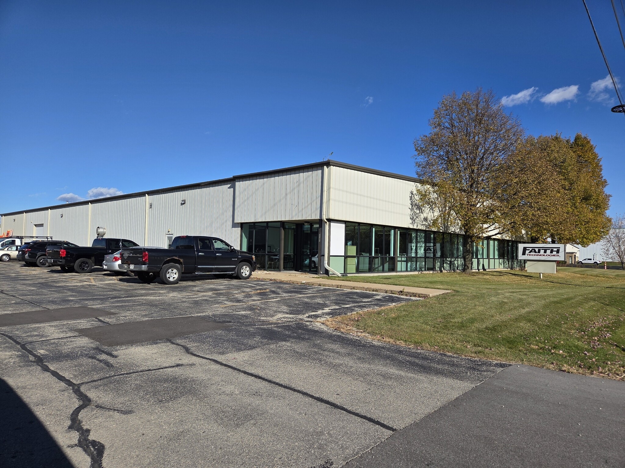 2146-2140 W Pershing St, Appleton, WI for sale Primary Photo- Image 1 of 2