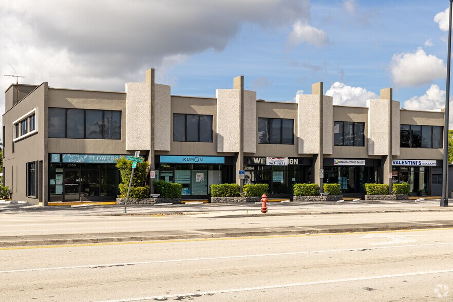2050-2058 E Oakland Park Blvd, Fort Lauderdale, FL for lease - Primary Photo - Image 1 of 3