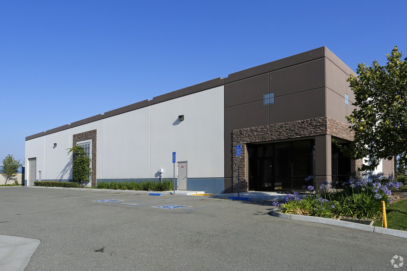 6596 Box Springs Blvd, Riverside, CA 92507