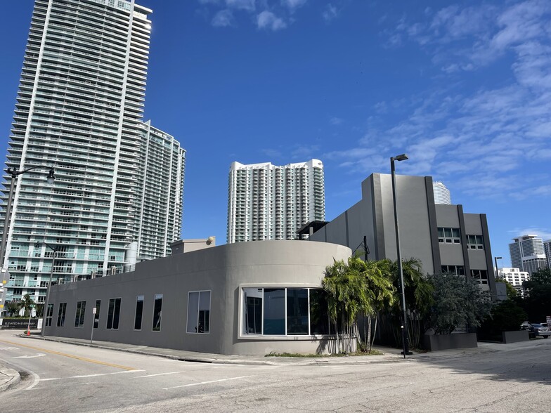 66 SW 6th St, Miami, FL for lease - Building Photo - Image 1 of 33