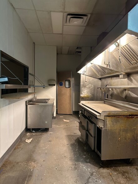 1041 14 Av, Wainwright, AB for lease - Building Photo - Image 3 of 6