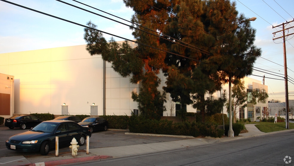 13539 Freeway Dr, Santa Fe Springs, CA for lease - Building Photo - Image 2 of 5