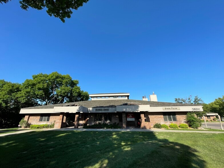 5821 Cedar Lake Rd, Saint Louis Park, MN for lease - Building Photo - Image 1 of 16