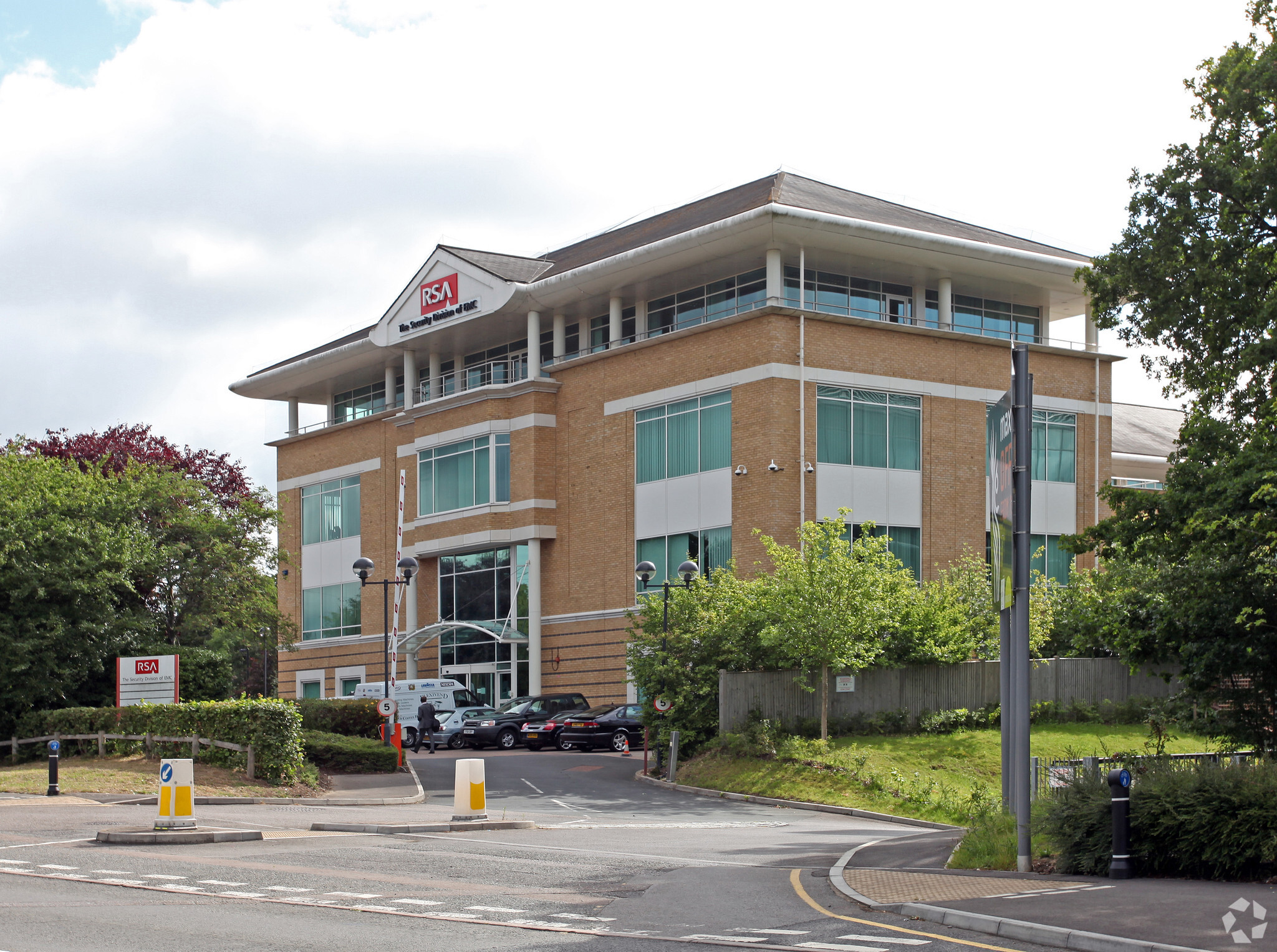 Western Rd, Bracknell for sale Primary Photo- Image 1 of 1