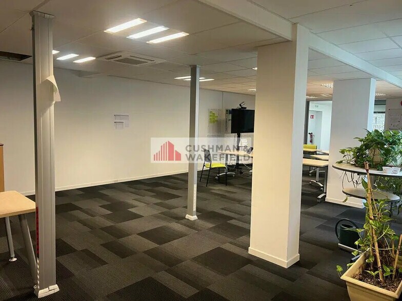 Office in Nîmes for sale - Interior Photo - Image 2 of 3