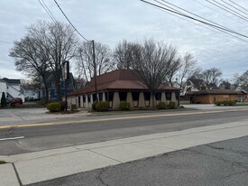 Former Pizza Hut | Newark, NY - Convenience Store