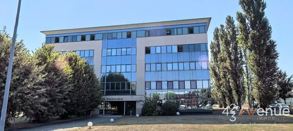 Office in Saint-Étienne for sale - Building Photo - Image 1 of 6
