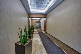 720-780 Village Center Dr, Burr Ridge, IL for lease Interior Photo- Image 2 of 10