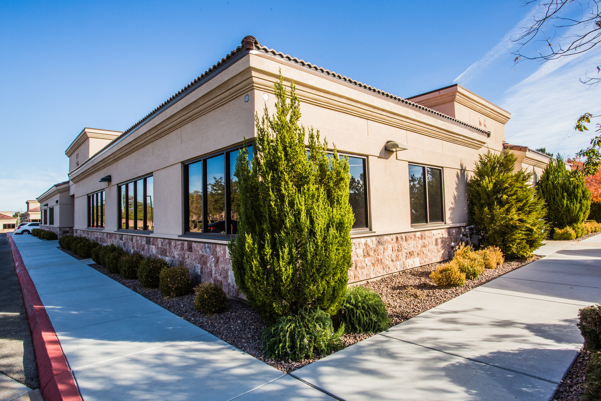 1607 E Windmill Ln, Las Vegas, NV for lease Building Photo- Image 1 of 18