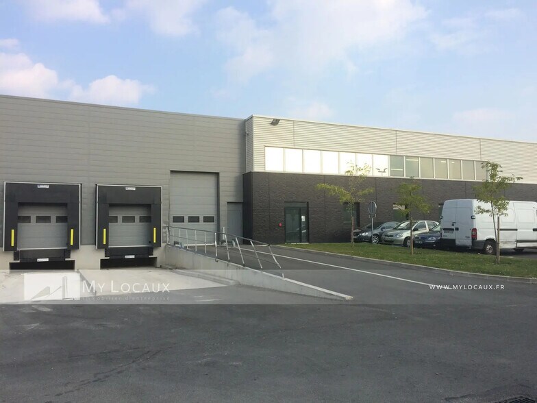 Flex in La Courneuve for lease - Building Photo - Image 2 of 5