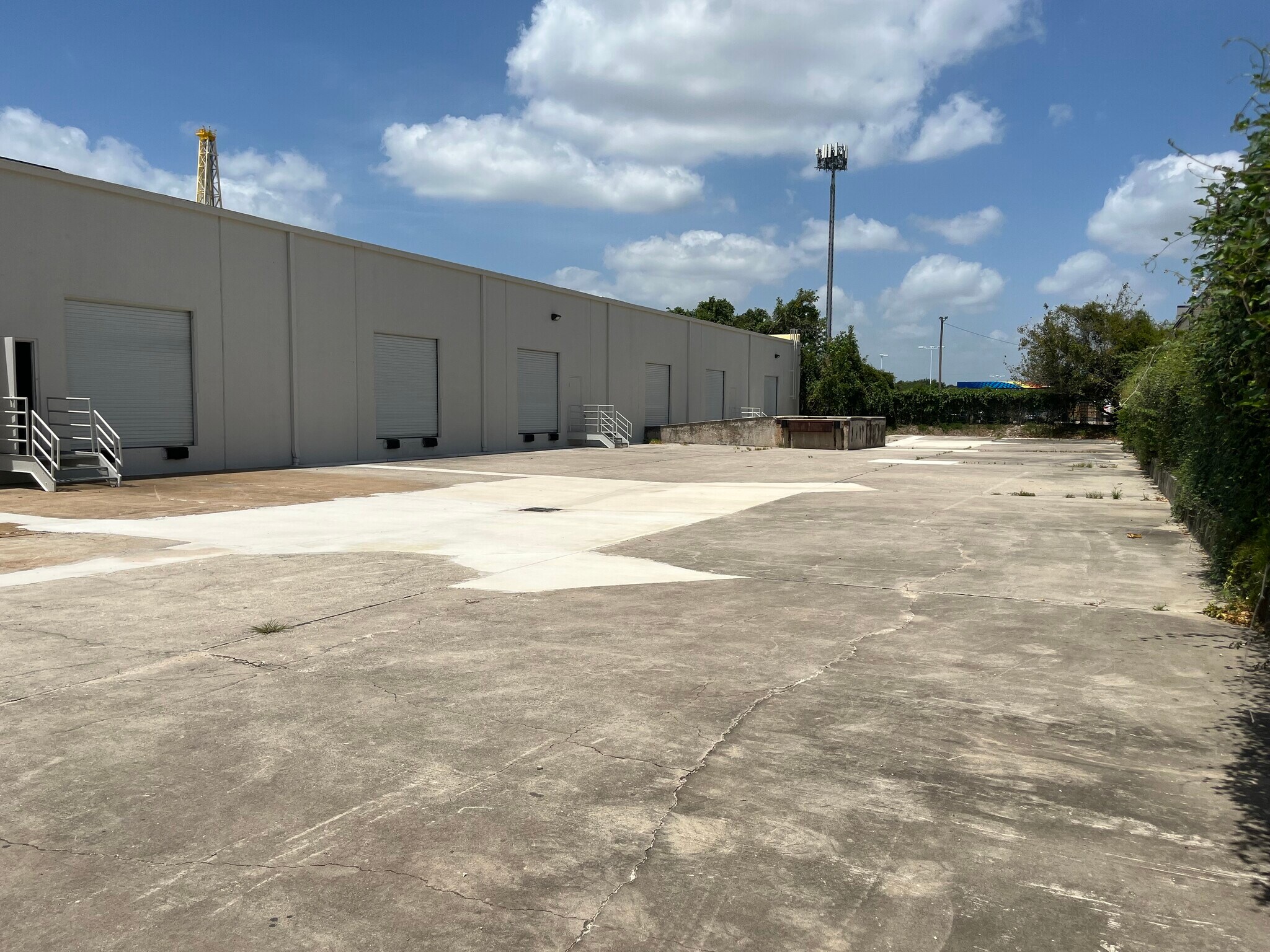 18211 Chisholm Trl, Houston, TX 77060 Industrial for Lease