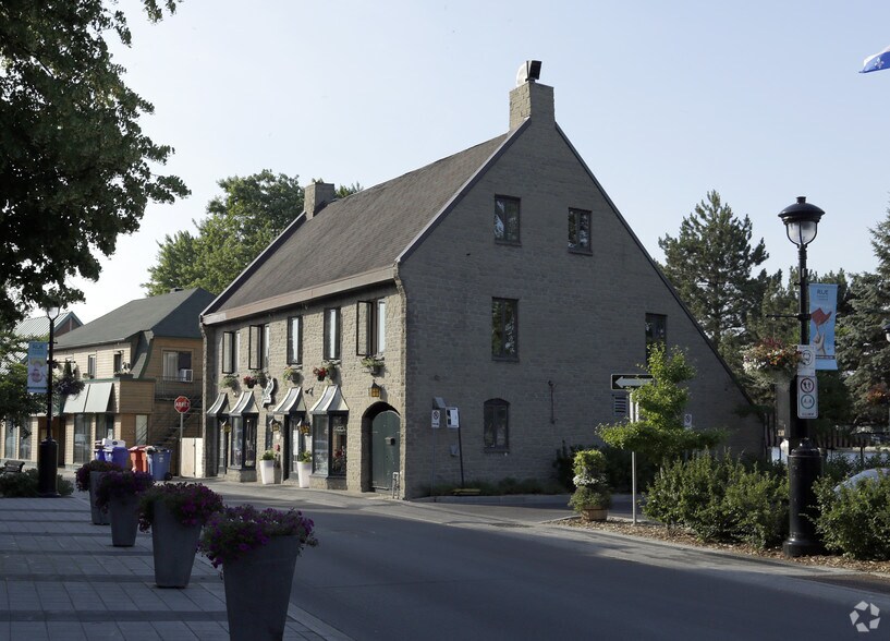 106 Rue SainteAnne, SteAnnedeBellevue, QC H9X 1M1