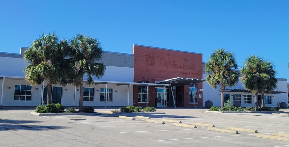 2160 Colonial Blvd, Fort Myers, FL for lease - Building Photo - Image 1 of 15